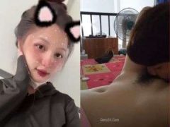 Em Hàng Xóm Mời Sang Phòng Để Thưởng Thức Cái Lồn Hồng Không Lông