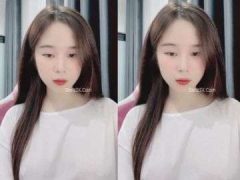 Gái Xinh Vào Phòng Khoá Cửa Để Chat Sex